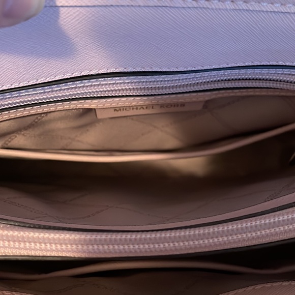 Michael Kors tote with front pocket - Picture 4 of 8